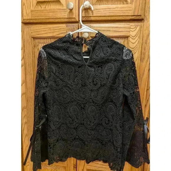 Black Paisley lace top with bow detail at sleeve by C+D+M size M w/black tank - Picture 5 of 7